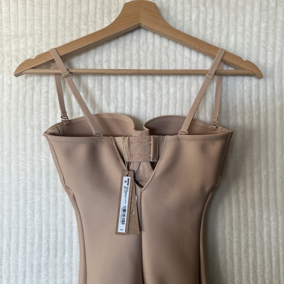 SKIMS Body Zoned Underwire Mid Thigh Bodysuit Size Small Clay NWT $138 - Picture 7 of 14